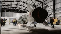 Cosmic Girl, demikian nama pesawat itu. Itu adalah pesawat dari layanan Virgin Orbit untuk meluncurkan tujuh satelit ke luar angkasa.
