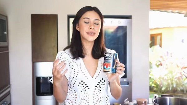 10 Sudut Kece Dapur Nana Mirdad dengan Konsep Terbuka dan Sejuk