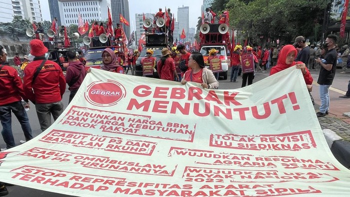 Demo buruh di Patung Kuda (Silvia-detikcom)