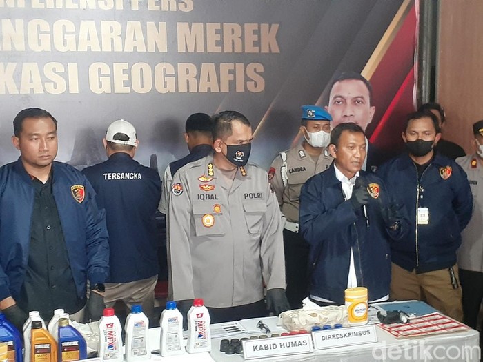 Dirreskrimsus Polda Jateng, Kombes Dwi Subayo, saat konferensi pers kasus oli bekas di Jalan Kayumanis Timur, Kamis (20/10/2022).