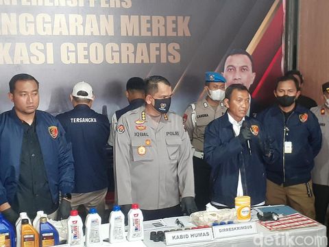 Dirreskrimsus Polda Jateng, Kombes Dwi Subayo, saat konferensi pers kasus oli bekas di Jalan Kayumanis Timur, Kamis (20/10/2022).