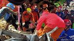 Suasana Evakuasi Korban Tewas Tertimbun Longsor di Banjarnegara