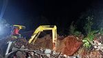 Suasana Evakuasi Korban Tewas Tertimbun Longsor di Banjarnegara