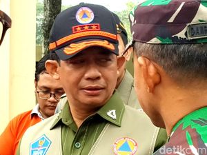 BNPB: Warga Luar Cianjur Jadikan Bencana Seolah Tontonan, Hambat Evakuasi