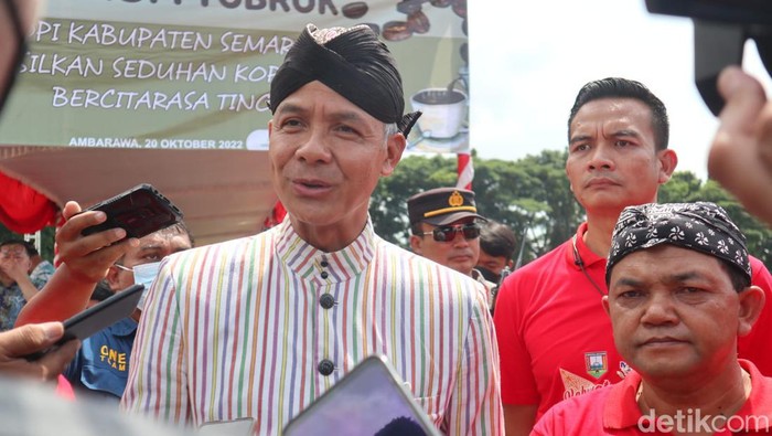 Gubernur Jawa Tengah, Ganjar Pranowo, di acara pembukaan Kabupaten Semarang Expo (KASMEX) di Lapangan Panglima Besar Sudirman, Ambarawa, Semarang, Kamis, (20/10/2022).