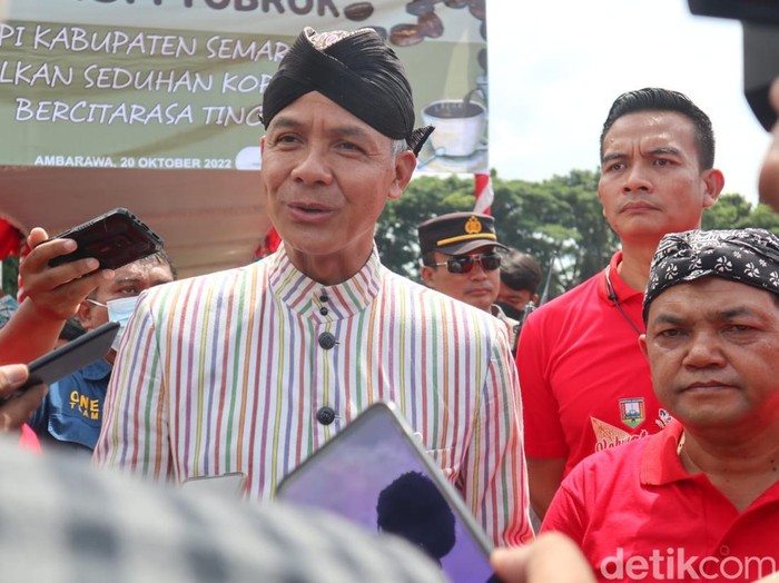 Gubernur Jawa Tengah, Ganjar Pranowo, di acara pembukaan Kabupaten Semarang Expo (KASMEX) di Lapangan Panglima Besar Sudirman, Ambarawa, Semarang, Kamis, (20/10/2022).