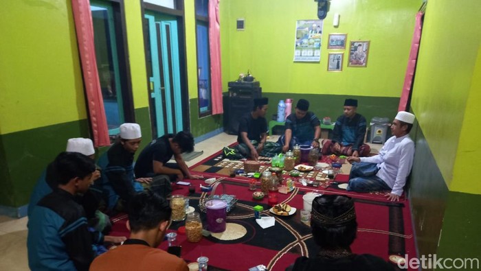 Ilustrasi Santri Kalong.