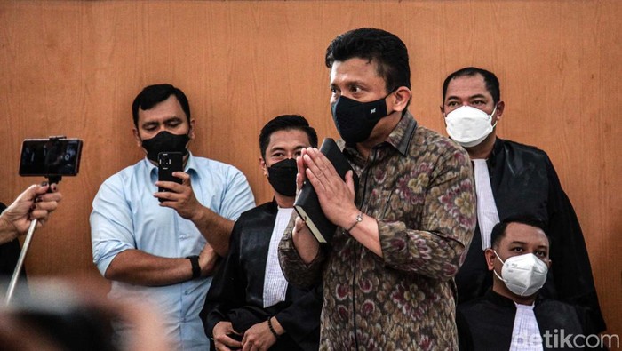 Jaksa Minta Sidang Dilanjut, Begini Ekspresi Ferdy Sambo Jaksa penuntut umum (JPU) meminta majelis hakim menolak seluruh nota keberatan atau eksepsi yang diajukan Ferdy Sambo. Hal itu disampaikan dalam sidang di PN Jaksel.
