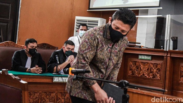 Jaksa penuntut umum (JPU) meminta majelis hakim menolak seluruh nota keberatan atau eksepsi yang diajukan Ferdy Sambo. Hal itu disampaikan dalam sidang di PN Jaksel.