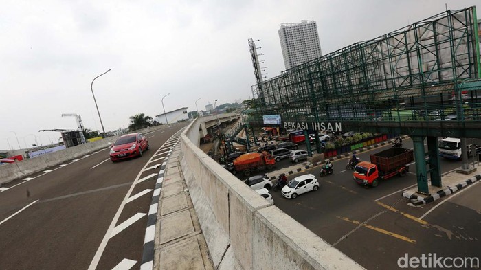 Jalan Layang Ahmad Yani Bekasi Mulai Diujicoba Jalan layang Ahmad Yani di Bekasi mulai diujicoba. Jalan layang ini dibangun untuk mengatasi kemacetan di Jalan Arteri Hasibuan.