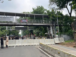 Lalin Ditutup Imbas Demo, Ini Rute Pengalihan Arus di Sekitar Istana