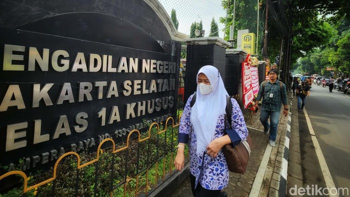 Menjelang sidang Ferdy Sambo, arus lalu-lintas di depan PN Jakarta Selatan terpantau ramai lancar, Kamis (20/10/2022). Arus terpantau ramai lancar dari kedua arah.