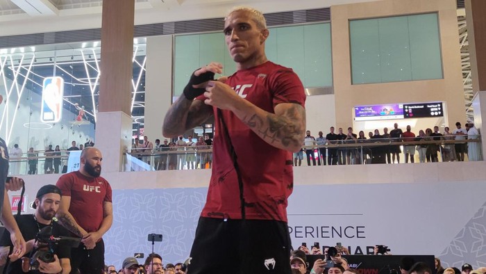Charles Oliveira berlatih di Yas Mall, Abu Dhabi, Rabu (19/10/2022) sekitar pukul 19.00 waktu setempat atau pukul 22.00 WIB.
