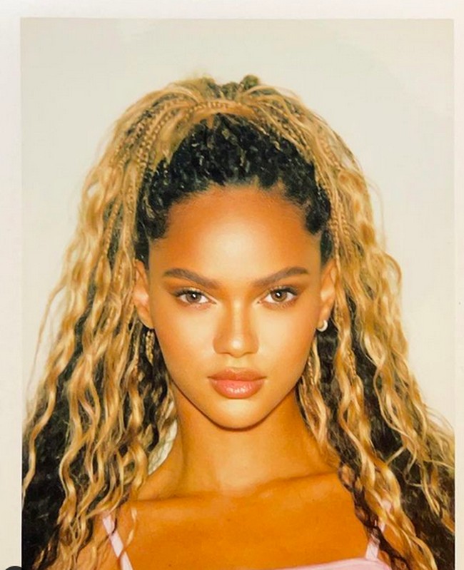 Banyak netizen yang memuji kecantikan wajah Juliana. Bahkan tak sedikit yang menyebut fitur wajahnya merupakan perpaduan Rihanna dan Beyonce. Rihyonce, komentar seorang netizen. (Foto: Instagram/@juliananalu)