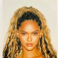 Banyak netizen yang memuji kecantikan wajah Juliana. Bahkan tak sedikit yang menyebut fitur wajahnya merupakan perpaduan Rihanna dan Beyonce. Rihyonce, komentar seorang netizen. (Foto: Instagram/@juliananalu)