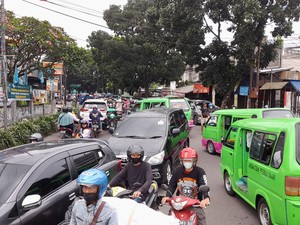 Macet di Gunungbatu Bogor Gegara Longsor Jembatan Cisadane Belum Diperbaiki