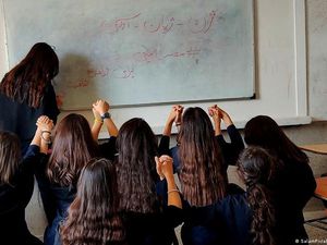 Kematian Siswi Sekolah di Iran Picu Kemarahan Publik