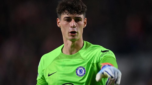 BRENTFORD, ENGLAND - OCTOBER 19: Kepa Arrizabalaga of Chelsea reacts during the Premier League match between Brentford FC and Chelsea FC at Brentford Community Stadium on October 19, 2022 in Brentford, England.  (Photo by Justin Setterfield/Getty Images)