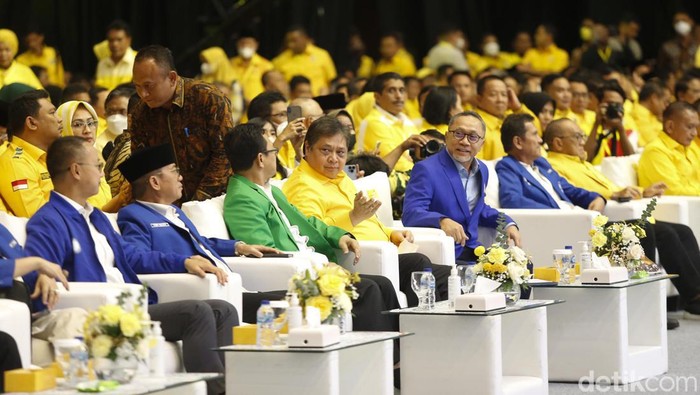 Koalisi Indonesia Bersatu Gelar Pemantapan Visi Misi Koalisi Indonesia Bersatu (KIB) yang digagas Golkar, PAN, PPP menggelar acara 'Pemantapan Visi dan Misi KIB'. Acara digelar bersamaan dengan acara HUT ke-58 Golkar.