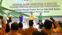 Ketua DPP PPP Andi Surya Wijaya buka suara soal ketidakhadiran Mardiono dalam acara KIB itu. Andi mengatakan sang ketum sedang dalam keadaan tidak fit.