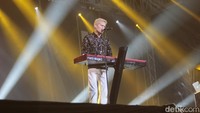 Jascha Richter (vokal/keyboard)/Foto: Suki/detikJatim
