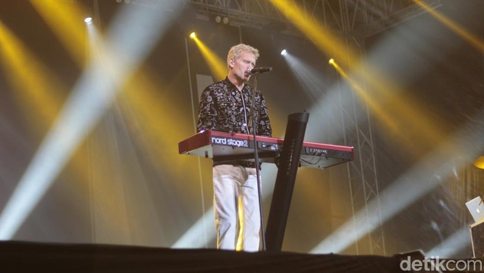 Michael Learns to Rock (MLTR) konser di Surabaya dengan membawakan 20 lagu. Konser dibuka dengan lagu Complicated Heart dan ditutup lagu That's Why.