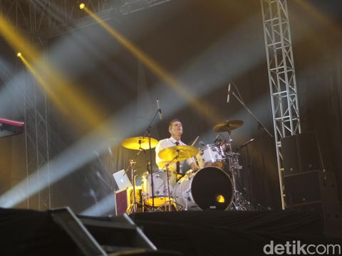 Michael Learns to Rock (MLTR) konser di Surabaya dengan membawakan 20 lagu. Konser dibuka dengan lagu Complicated Heart dan ditutup lagu That's Why.