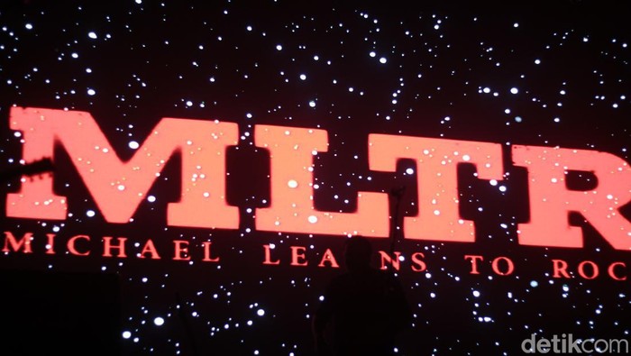 Konser MLTR di Surabaya Michael Learns to Rock (MLTR) konser di Surabaya dengan membawakan 20 lagu. Konser dibuka dengan lagu Complicated Heart dan ditutup lagu Thats Why.