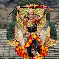 Miss Grand Indonesia 2022, Andina Julie, berada di posisi ketiga. Jangan lupa untuk terus voting perwakilan Indonesia agar menang Best National Costume, lewat akun resmi Facebook dan Instagram Miss Grand International 2022. Foto: Instagram/ @yayasanduniamegabintang