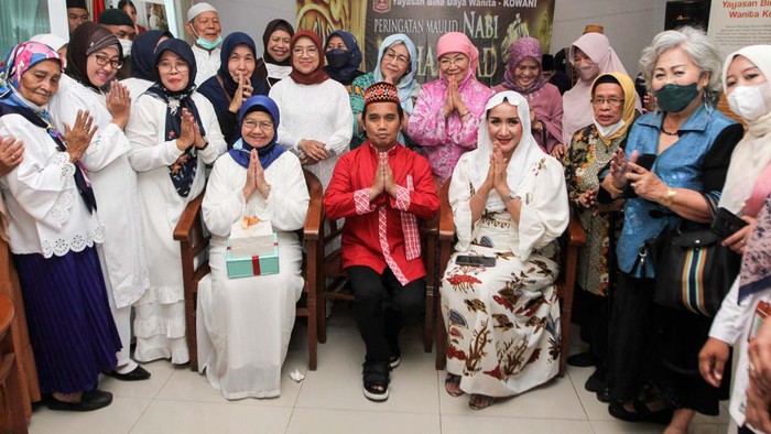 Kowani Gelar Peringatan Maulid Nabi Muhammad Kongres Wanita Indonesia (Kowani) gelar peringatan maulid Nabi Muhammad SAW di Jakarta. Acara tersebut menghadirkan penceramah Ustadz H.M Nur Maulana.