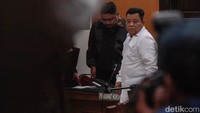 Terdakwa Kuat Maruf menuding jaksa memenggal dakwaan terkait peristiwa keributan di rumah Ferdy Sambo di Magelang, Jawa Tengah.
