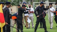 AKP Has Darmawan merupakan Komandan Kompi (Danki) III Brimob Polda Jatim. Dalam reka ulang Has Darmawan diketahui memerintahkan tembakan gas air mata pada adegan ke-18.  