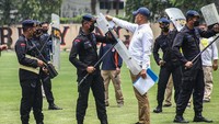 Dalam rekonstruksi itu terungkap pemberi perintah tembakan gas air mata berasal dari AKP Has Darmawan.  