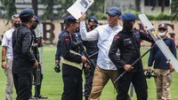 Rekonstruksi Tragedi Kanjuruhan memperagakan 30 adegan. Dari puluhan adegan itu, tak ada adegan penembakan gas air mata ke arah tribun.  