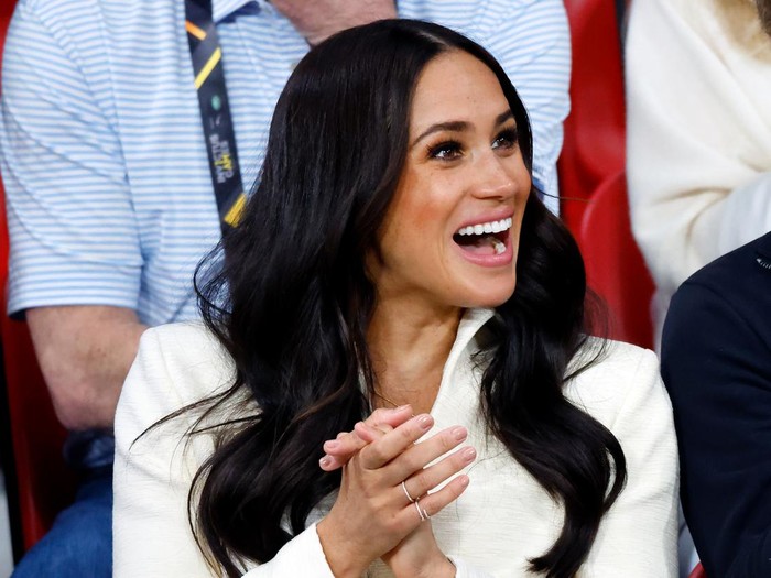 THE HAGUE, NETHERLANDS - APRIL 17: (EMBARGOED FOR PUBLICATION IN UK NEWSPAPERS UNTIL 24 HOURS AFTER CREATE DATE AND TIME) Meghan, Duchess of Sussex watches the sitting volley ball competition on day 2 of the Invictus Games 2020 at Zuiderpark on April 17, 2022 in The Hague, Netherlands. (Photo by Max Mumby/Indigo/Getty Images)