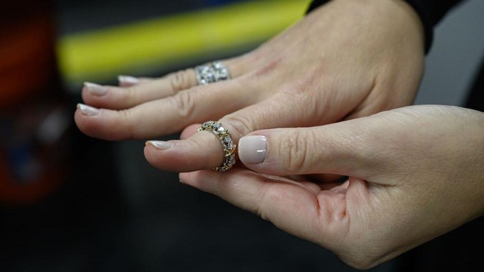 A worker polishes an item of jewellery at the workshop of Tiffanys jewellers in New York city on October 11, 2022. - In the innovation workshop of the jeweler Tiffany in New York, experienced craftsmen polish by hand, on their wooden workbench, the prototypes of rings, pendants or bracelets designed a few meters away by technicians and engineers. (Photo by Ed JONES / AFP) (Photo by ED JONES/AFP via Getty Images)