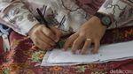 Antusias Emak-emak Ikut Pelatihan Kerajinan Tangan Kain Perca