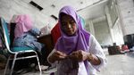 Antusias Emak-emak Ikut Pelatihan Kerajinan Tangan Kain Perca
