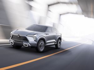 Mitsubishi XFC Calon Pesaing Honda HR-V Bakal Disetrum, Jadi Mobil Hybrid?