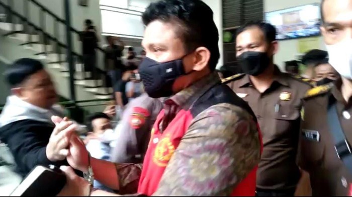Momen Ferdy Sambo Salami Seorang Pria Sebelum Sidang (Anggi/detikcom)