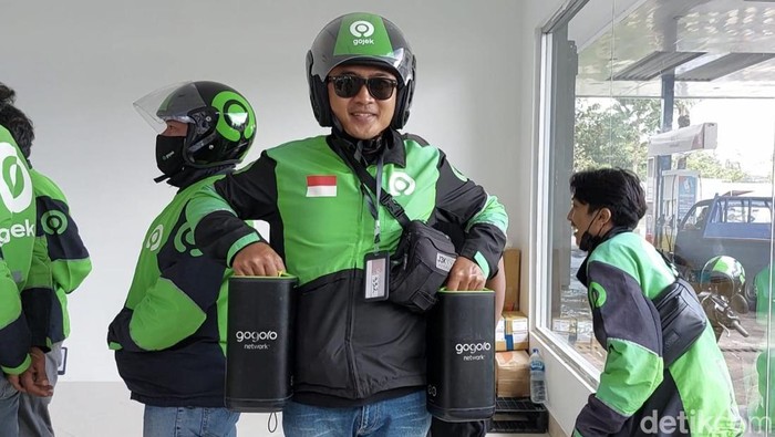 Kendaaran listrik akan menjadi salah satu moda transportasi pada Konferensi Tingkat Tinggi (KTT) G20 di Bali November mendatang. Tim detikcom pun berkesempatan untuk menjajal kendaraan tersebut saat berkunujung ke Nusa Dua Bali, yaitu Gogoro pada Kamis (20/10/2022).