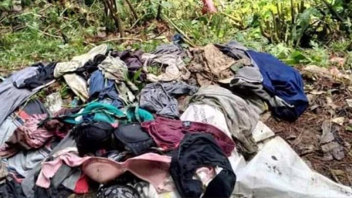 Pakaian dalam wanita terlihat menumpuk berserakan di situs budaya Nagara Padang di Desa Rawabogo, Kecamatan Ciwidey, Kabupaten Bandung.