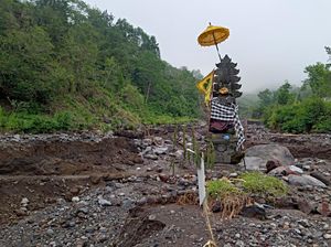 Viral! Palinggih di Tukad Taksu Berdiri Kokoh Meski Diterjang Banjir