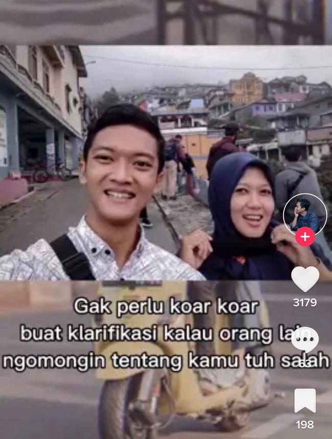 Selain teman-temannya, orangtuanya juga kaget saat mengetahui dia akan menikahi mantan gurunya. Kedua orangtuanya bertanya kesungguhannya untuk menikah dengan wanita yang merupakan gurunya di SMA dulu. Yang jelas menegaskan lagi sama aku, apapun keputusan ku aku harus bisa bertanggung jawab atas keputusan yang sudah aku ambil, jelasnya. Foto: Dok. TikTok @sigitsb_.