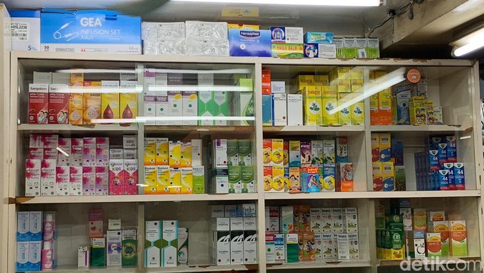 Pedagang di Pasar Pramuka Masih Jual Obat Cair