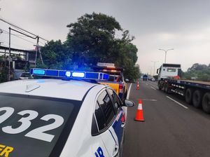 Ada Pohon Tumbang di Km 33 Tol JORR, Lalu Lintas Normal
