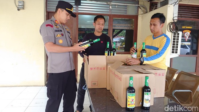 Polisi gerebek toko kelontong yang jual miras di Cilegon