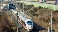 Kecepatan normal kereta ini adalah 300 km/jam, tapi ICE3 diizinkan untuk berlari 330 km/jam dalam kondisi terlambat. Dalam uji coba, kereta ini bisa menempuh kecepatan maksimum 368 km/jam. ICE3 beroperasi di sejumlah wilayah Jerman dan juga menghubungkan kota di Jerman dengan Paris, Amsterdam, dan Brussel. Unkel/Ullstein Bild/Getty Images