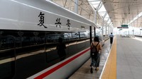 Saat ini varian kereta CR400 telah beroperasi menghubungkan Beijing-Shanghai-Hong Kong dan Beijing-Harbin. Zhang Peng/LightRocket/Getty Images