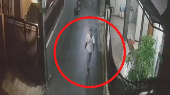 Pria diduga pembunuhan anak perempuan di Cimahi terekam CCTV.